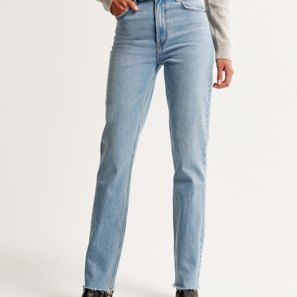 NWT Abercrombie Ultra High Rise 90s Straight Jean (with Raw Hem) 29 SHORT - Picture 2 of 11